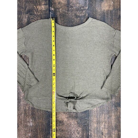 SO Girls Size Large 10/12 Green Waffle Tie Front Long Sleeve Top! - Picture 2 of 9